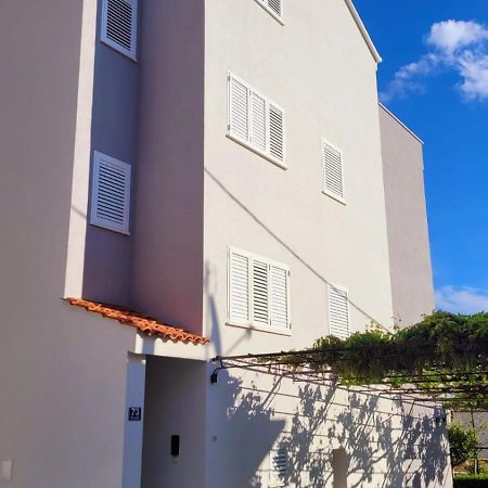 Sunshine Apartments פודסטראנה מראה חיצוני תמונה